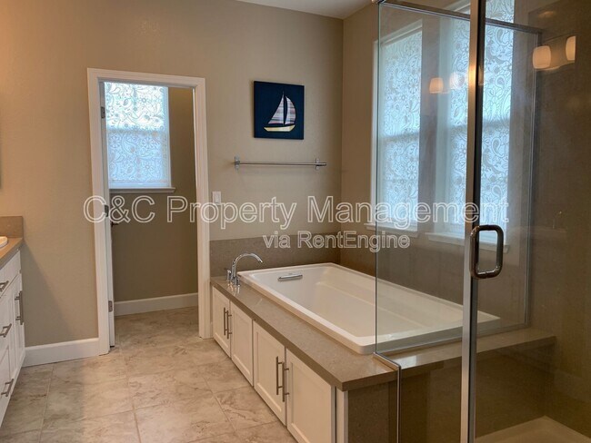 Building Photo - 412 Bungalow Dr