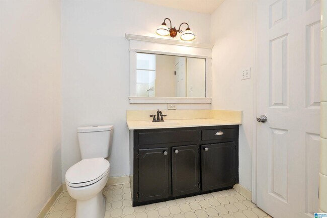 Building Photo - 1327 3rd Ave SW