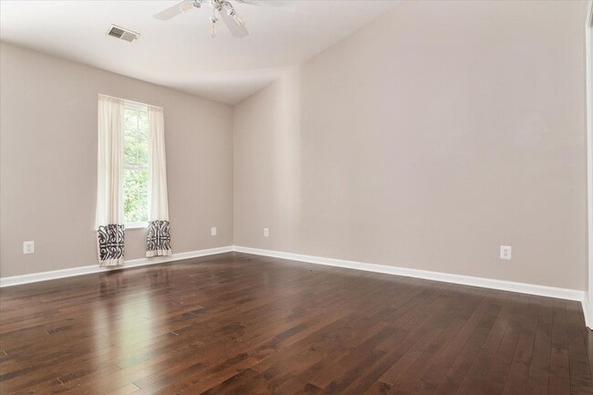 Building Photo - Piney Orchard Condo