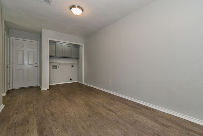 Building Photo - PEPERPORT.3913-3915