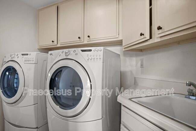 Building Photo - 500 Zinfandel Terrace