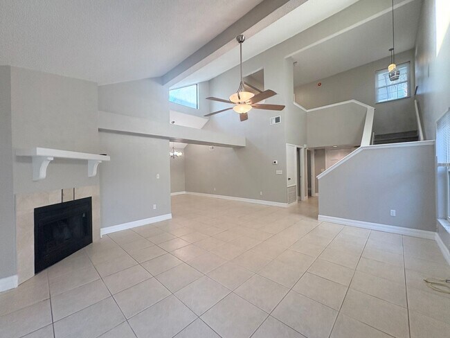 Building Photo - Fantastic 3 BR Lake Mary Home with vaulted...