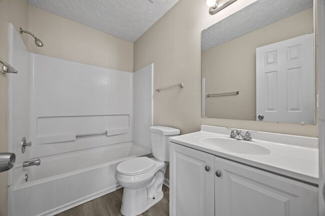 Building Photo - Updated Single Family Home in Fayetteville!