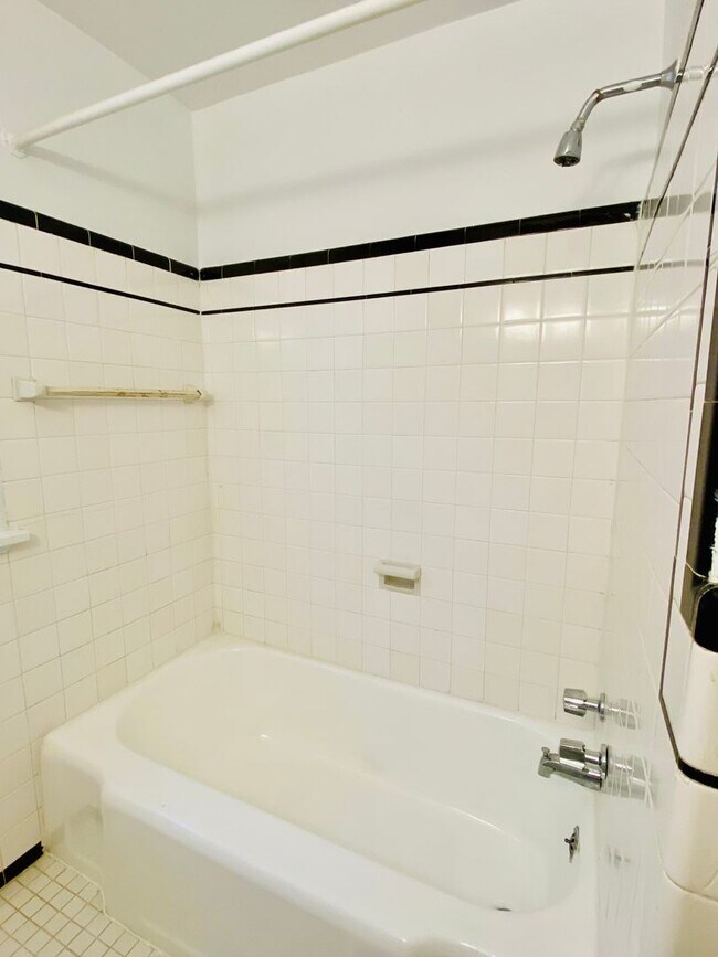 Building Photo - 4208 Fitzhugh Ave