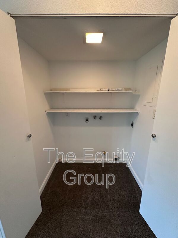 Building Photo - 534 Ash St