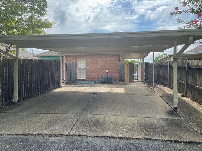 Building Photo - 1830 Young Farm Rd