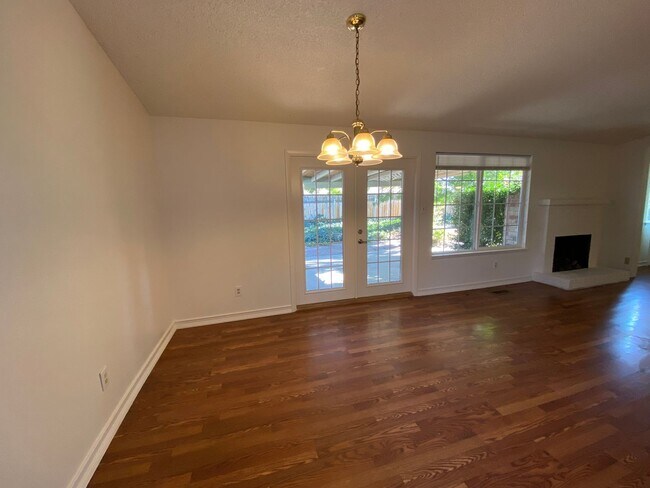 Building Photo - 843 Glen Martin Dr