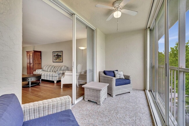 Building Photo - 4735 Lucerne Lakes Blvd