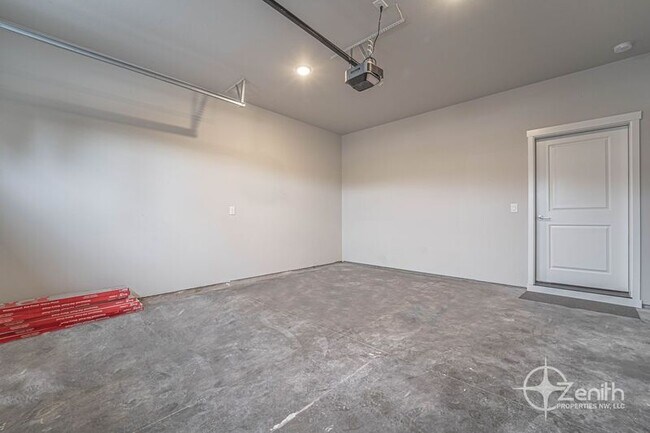 Building Photo - 4904 NE 2nd Ct