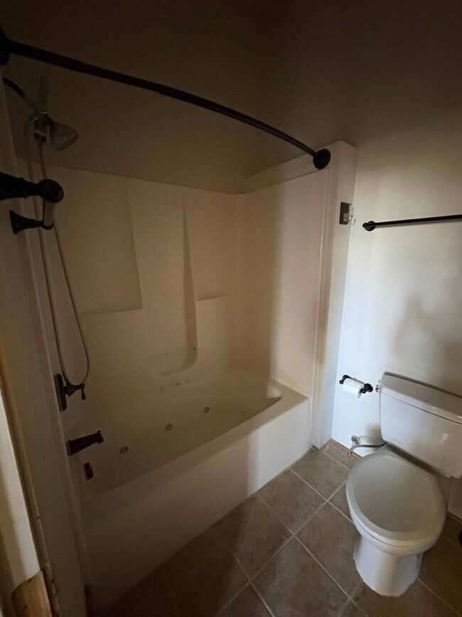 Building Photo - Lovely 2 Bedroom 2 full Bath Historical  Condo in Downtown Easley! Lawn Care and Trash Pickup inc...