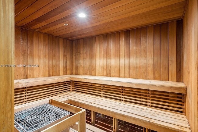 Building Photo - 3340 NE 190th St