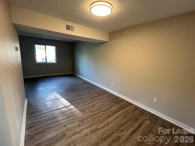 Building Photo - 1260 Fieldstone Rd