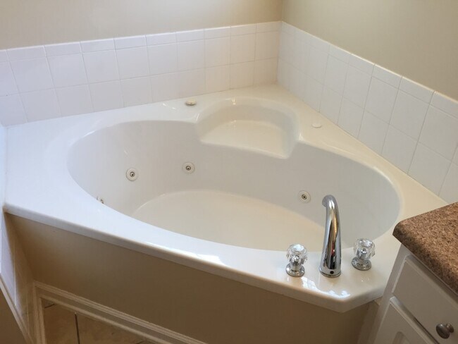 Building Photo - 522 Lionshead Rd