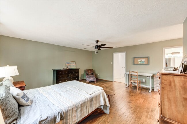 Building Photo - 13050 Trail Hollow Dr
