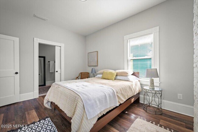 Building Photo - 1946 Redell St