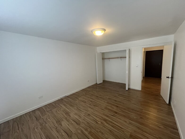 Building Photo - 5680 N Elston Ave