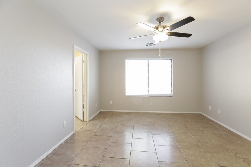 Building Photo - 7907 N 53rd Dr