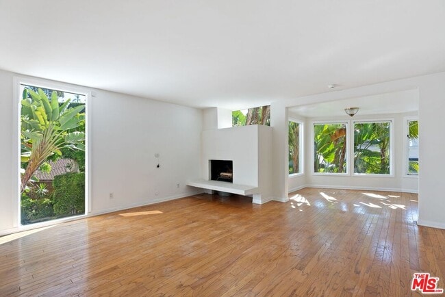 Building Photo - 9315 Lloydcrest Dr