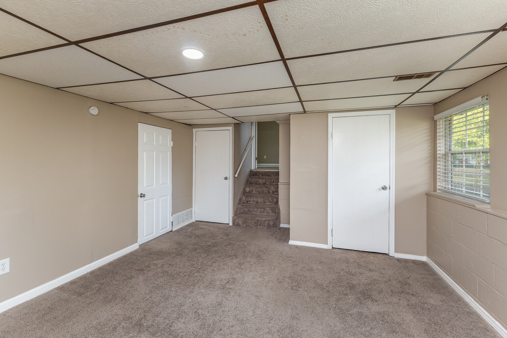 Building Photo - 1885 Lincrest Dr