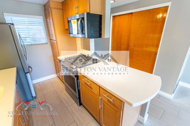 Building Photo - 6125 E Indian School Rd