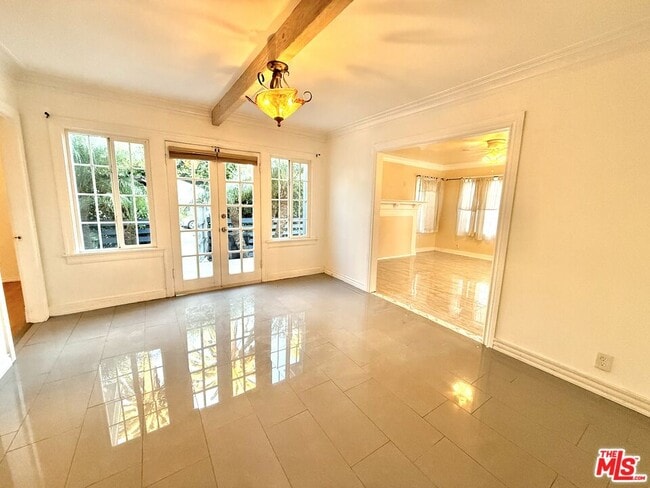 Building Photo - 2701 S Harcourt Ave