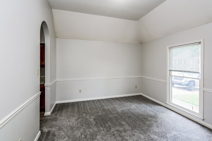 Building Photo - 8730 Raspberry Ln
