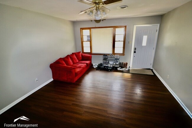 Building Photo - Beautiful 4 Bedroom Home Near Bill Snyder Stadium!