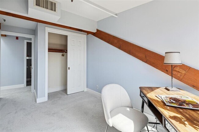 Building Photo - 555 S Water St