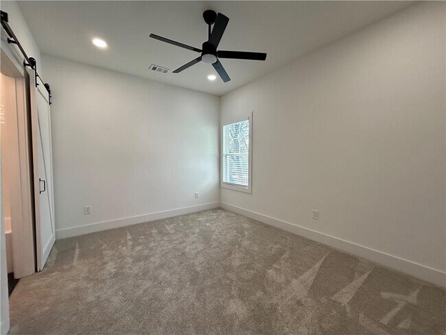 Building Photo - 73 Whitefoord Ave SE