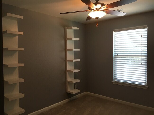 Building Photo - 113 Grande Sky Ct
