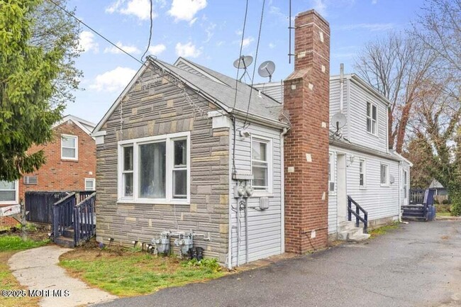 Building Photo - 207 Oakwood Ave