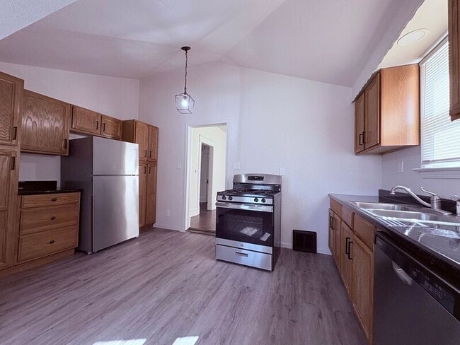 Building Photo - 1416 S Hardy Ave