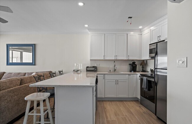 Building Photo - 585 Dune Rd