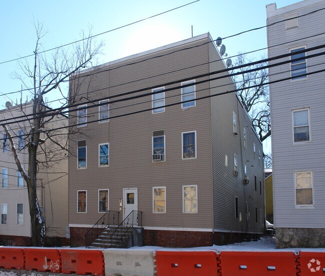 Building Photo - 83 Henry St