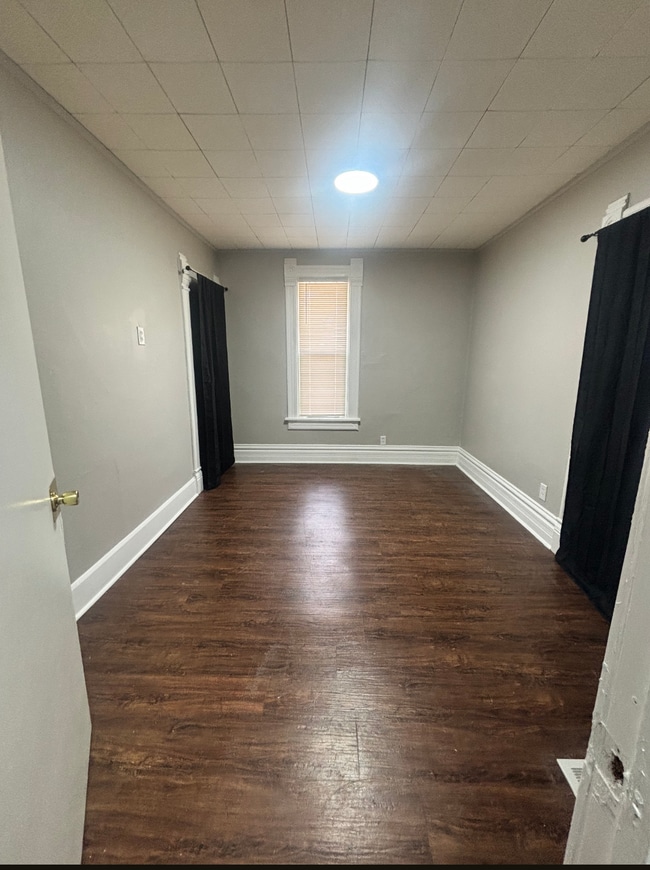 Building Photo - 2004 Latham St