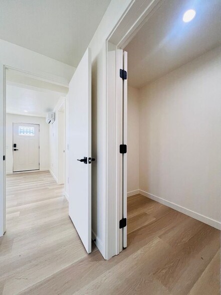 Building Photo - 1817 S Highland Ave