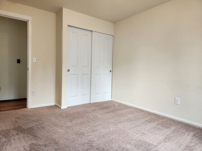 Building Photo - Desirable Home Located In Silverdale