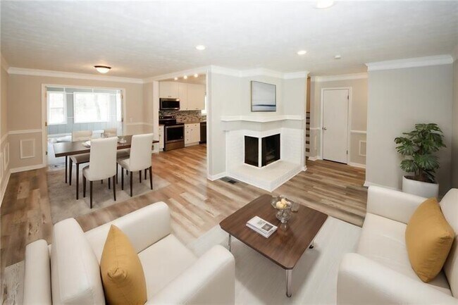 Building Photo - 1616 W Kellogg Cir
