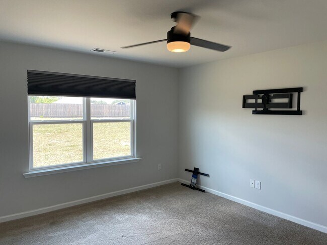 Building Photo - 3 Bedroom 2 Bath Home in Eagle Creek, Bolivia, NC