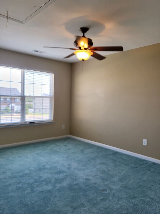 Building Photo - 3 bedroom townhouse in Waterside Crossing