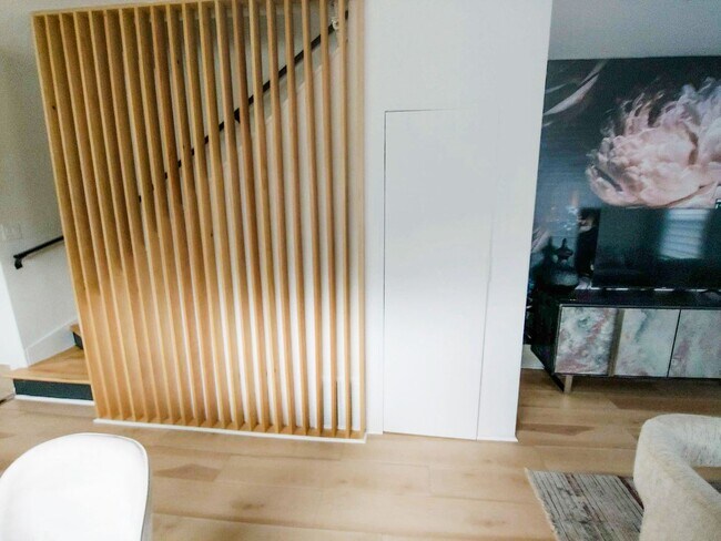 Building Photo - Gorgeous three bedroom in the heart of Park Ave