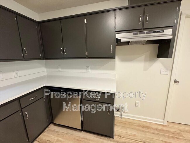 Building Photo - 3622 Vivian Ln