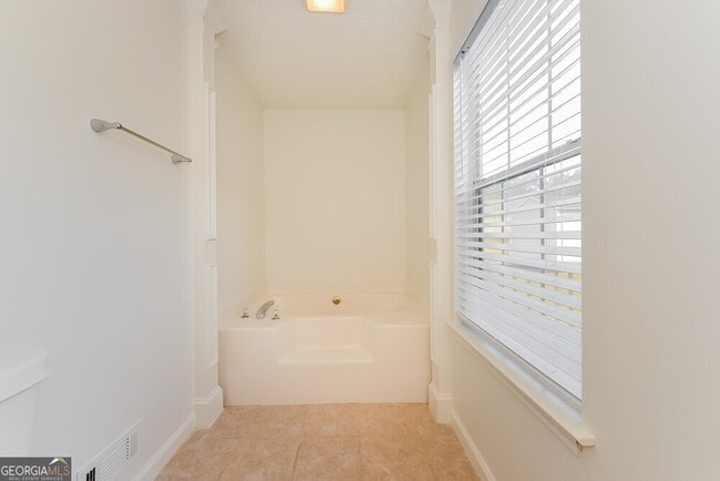 Building Photo - 5550 Emerald Glen