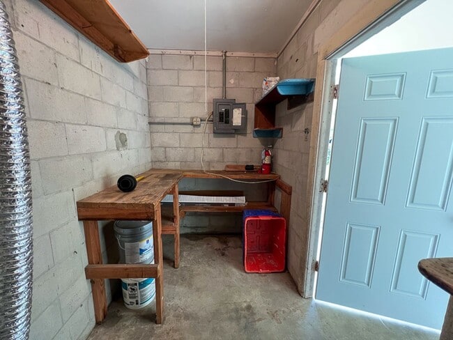 Building Photo - 3BR/1BA Pet Friendly House in NW Gainesvil...