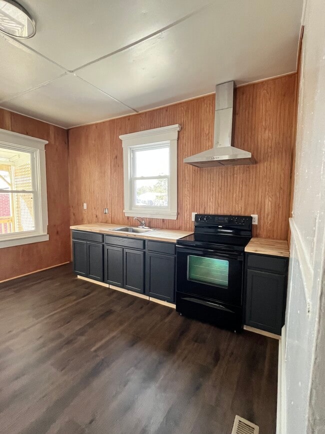 Building Photo - 1906 Carolina Beach Rd