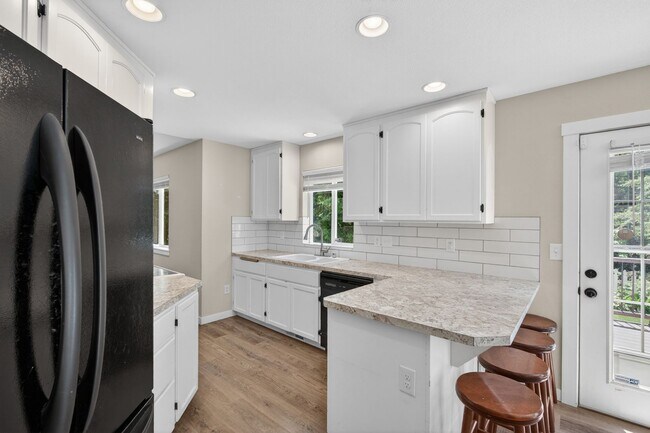 Building Photo - A Private Sanctuary with Perfect Proximity