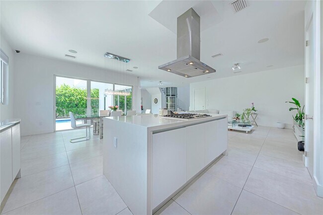 Building Photo - 7515 NW 99th Ave