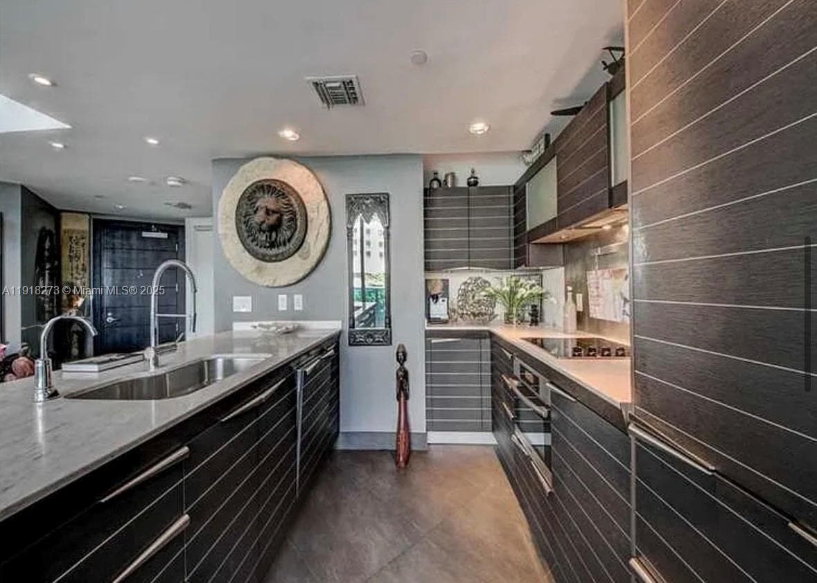 Building Photo - 200 Biscayne Boulevard Way