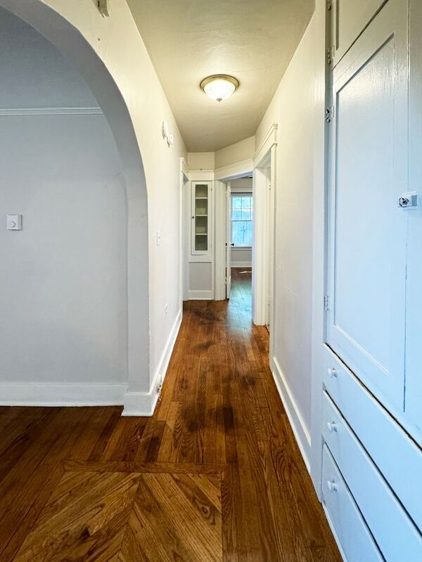 Building Photo - 1100 W 4th Ave