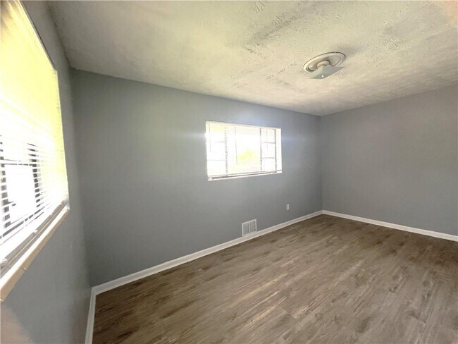 Building Photo - 763 N Hairston Rd